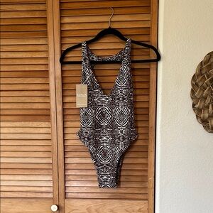 BENOA sophia in safari